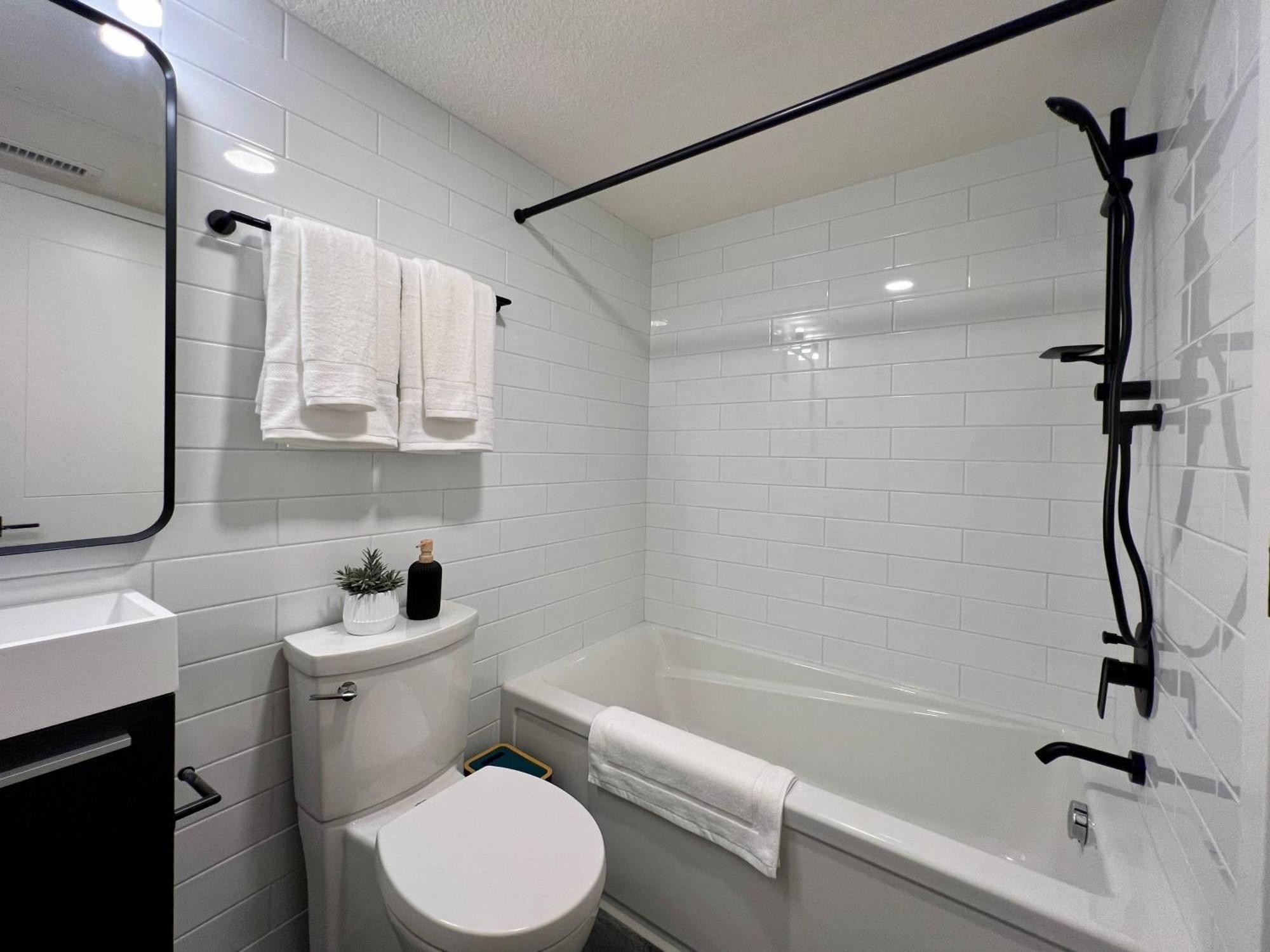 Special! New Downtown Mtn View Free Parking 2B&2B Apartment Canmore Ngoại thất bức ảnh